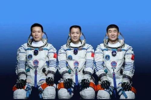 神舟十三出征在即！中国航天员将首次在太空过大年 神舟十二号航天员将第二次出舱活动